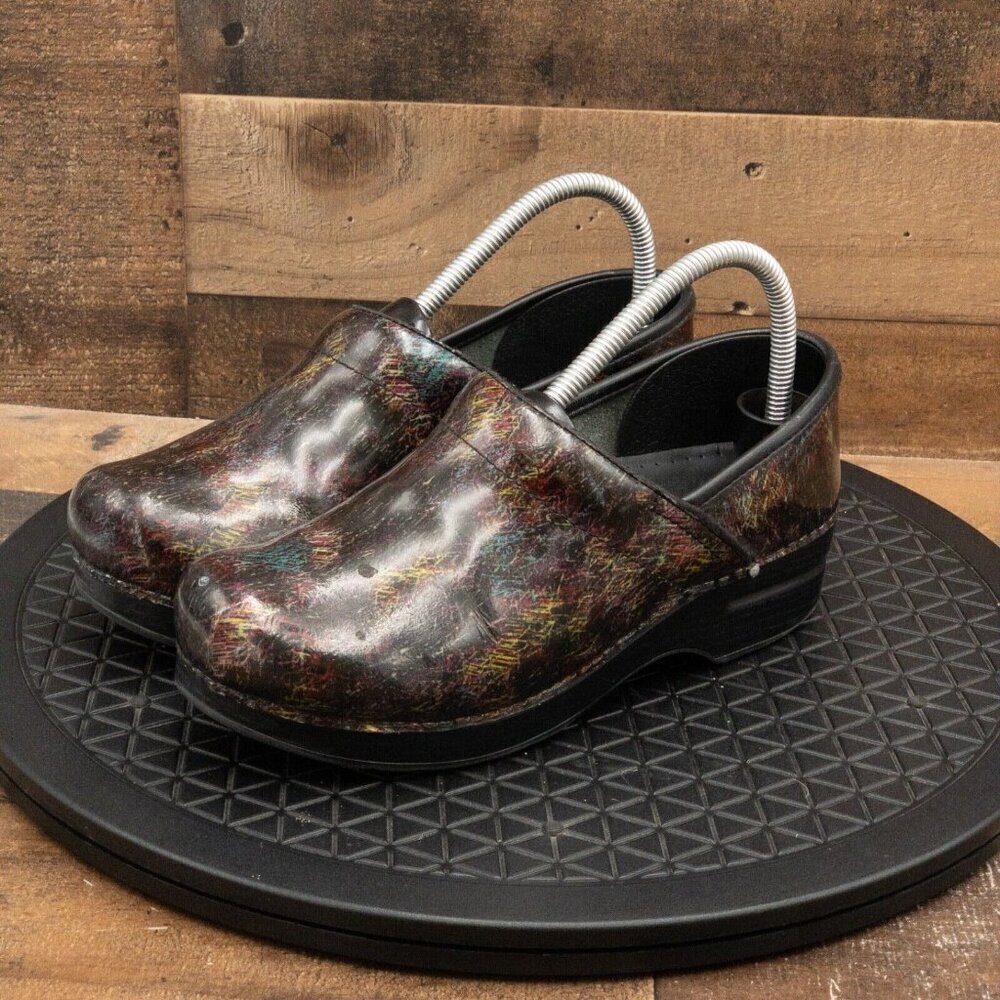 DANSKO WOMENS CASUAL SHOES SLIP ON PATENT LEATHER MULTICOLOR CLOGS SIZE 8/39EU
